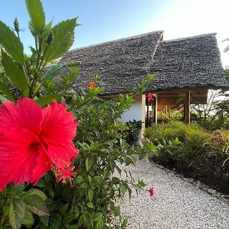 Kidoti Bay Hotel Buitenkant foto