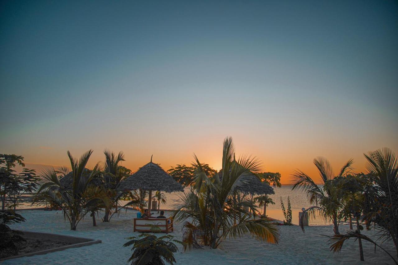 Kidoti Bay Hotel Buitenkant foto