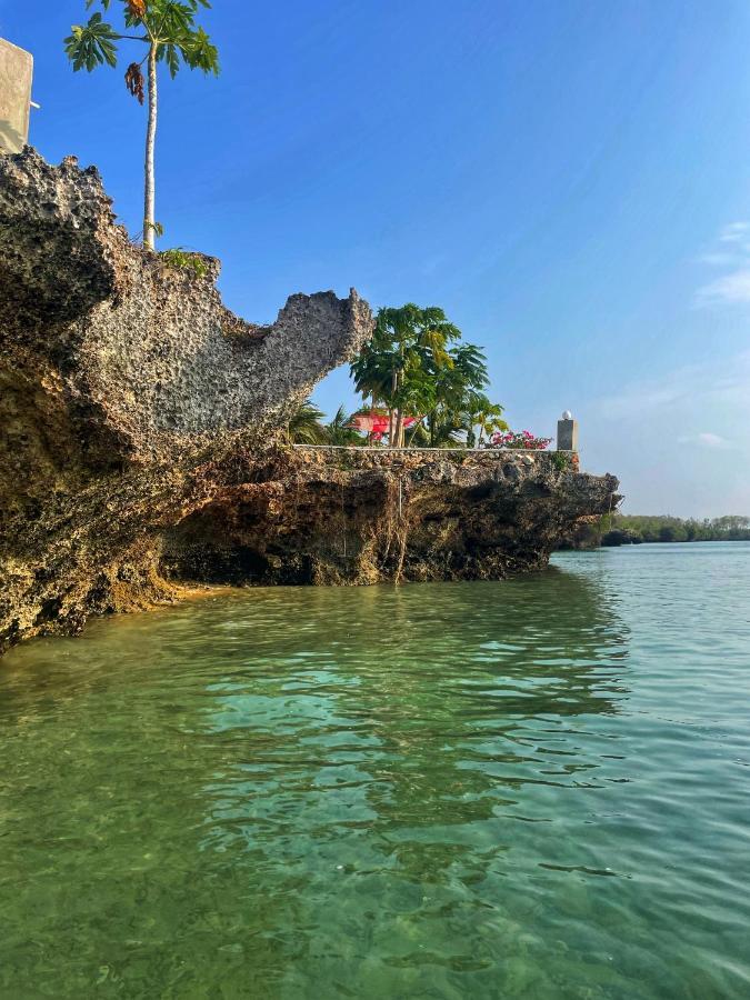 Kidoti Bay Hotel Buitenkant foto