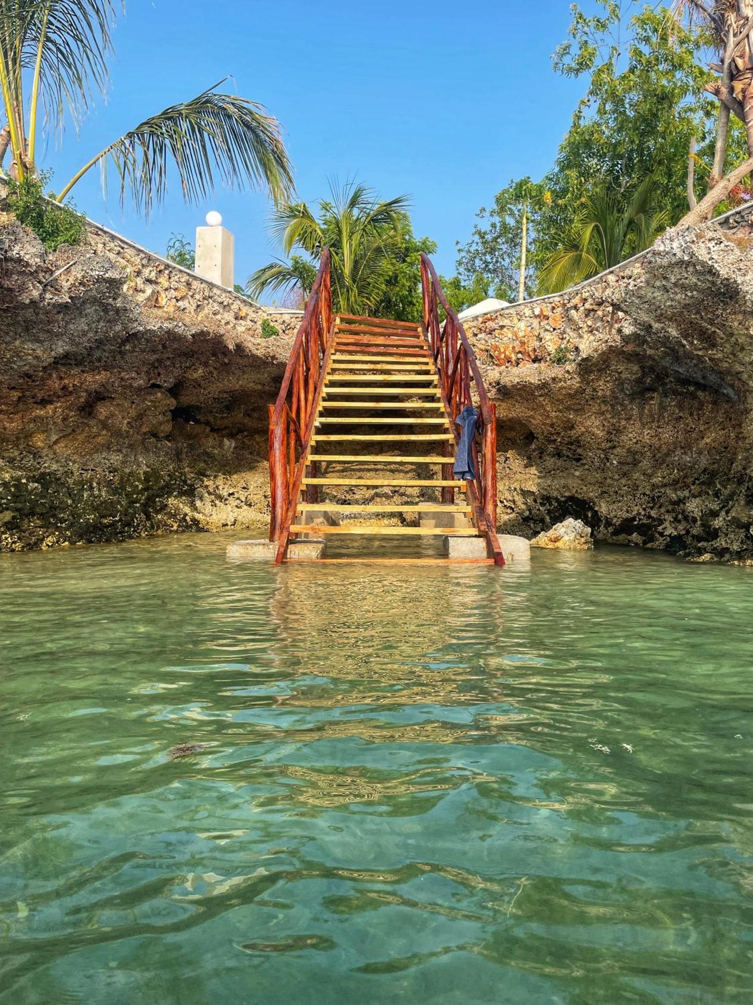 Kidoti Bay Hotel Buitenkant foto