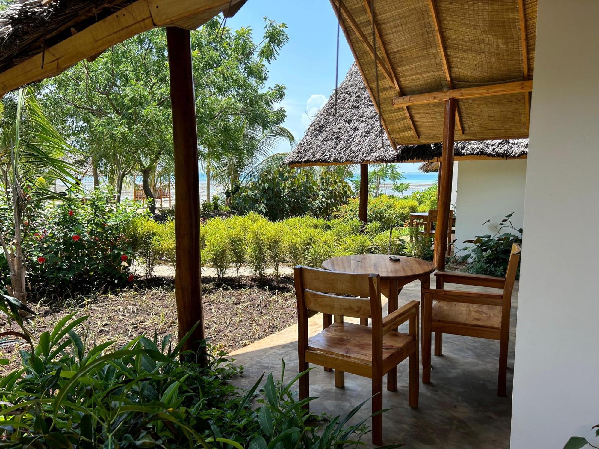 Kidoti Bay Hotel Buitenkant foto