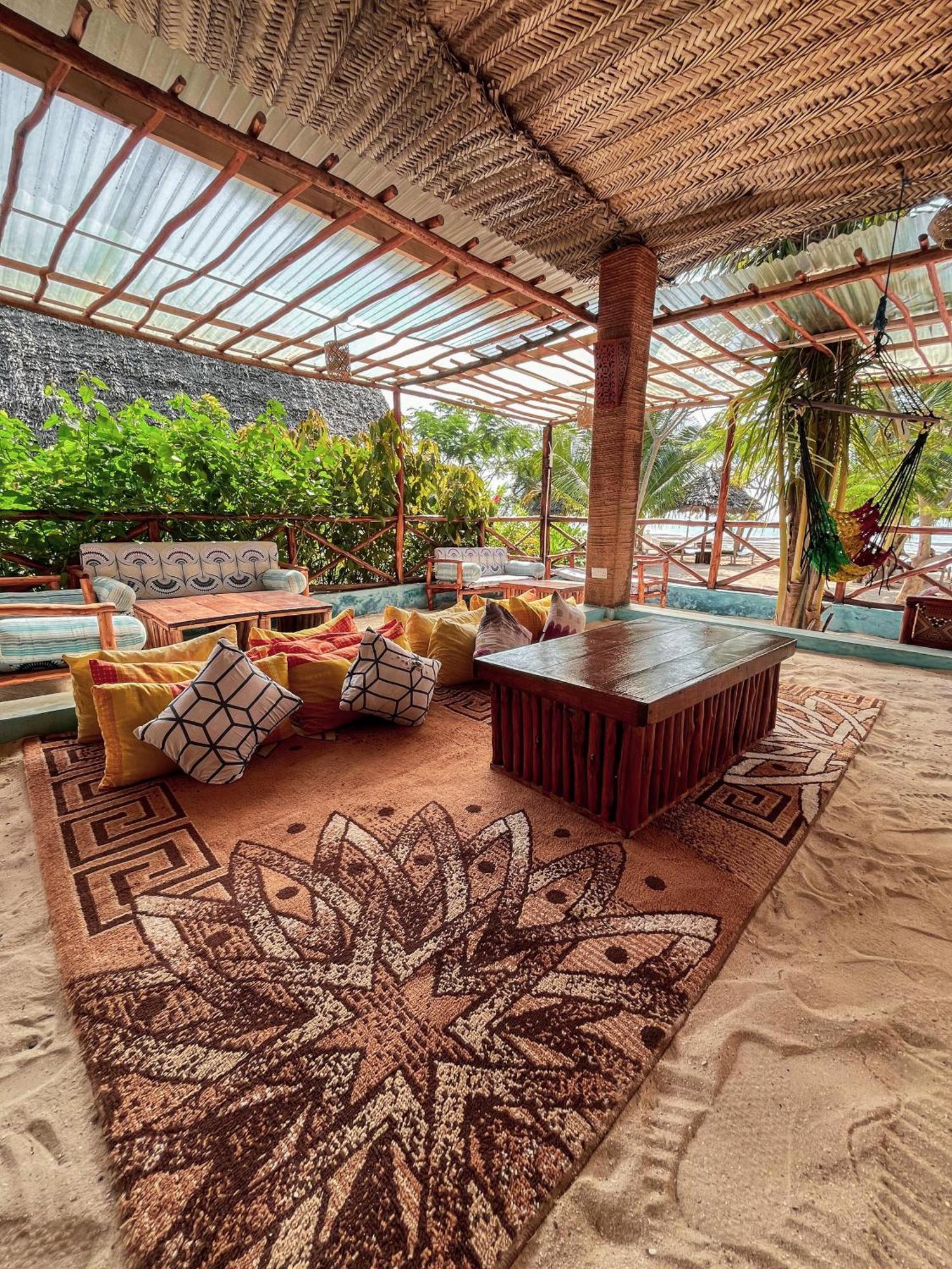 Kidoti Bay Hotel Buitenkant foto