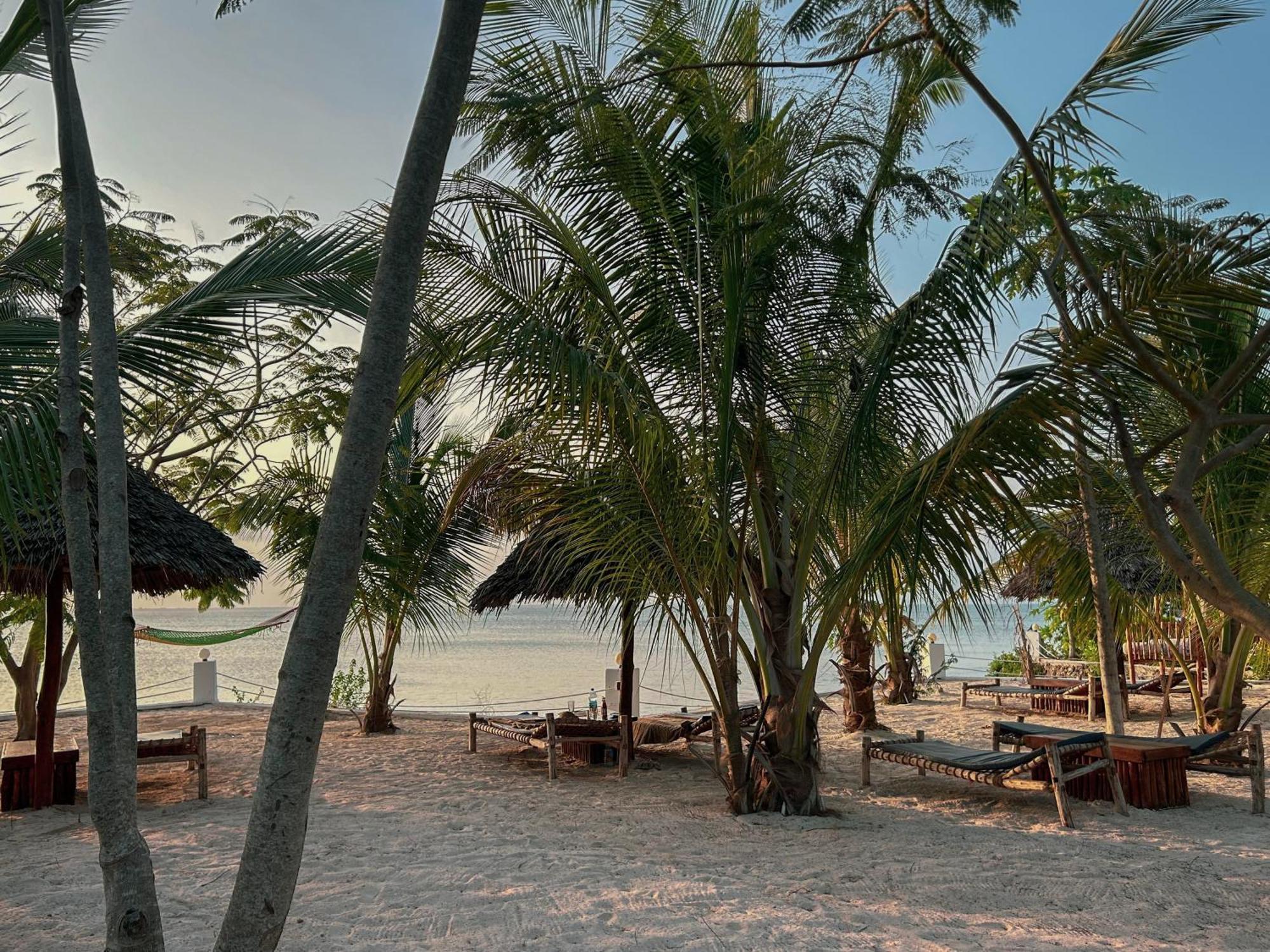 Kidoti Bay Hotel Buitenkant foto