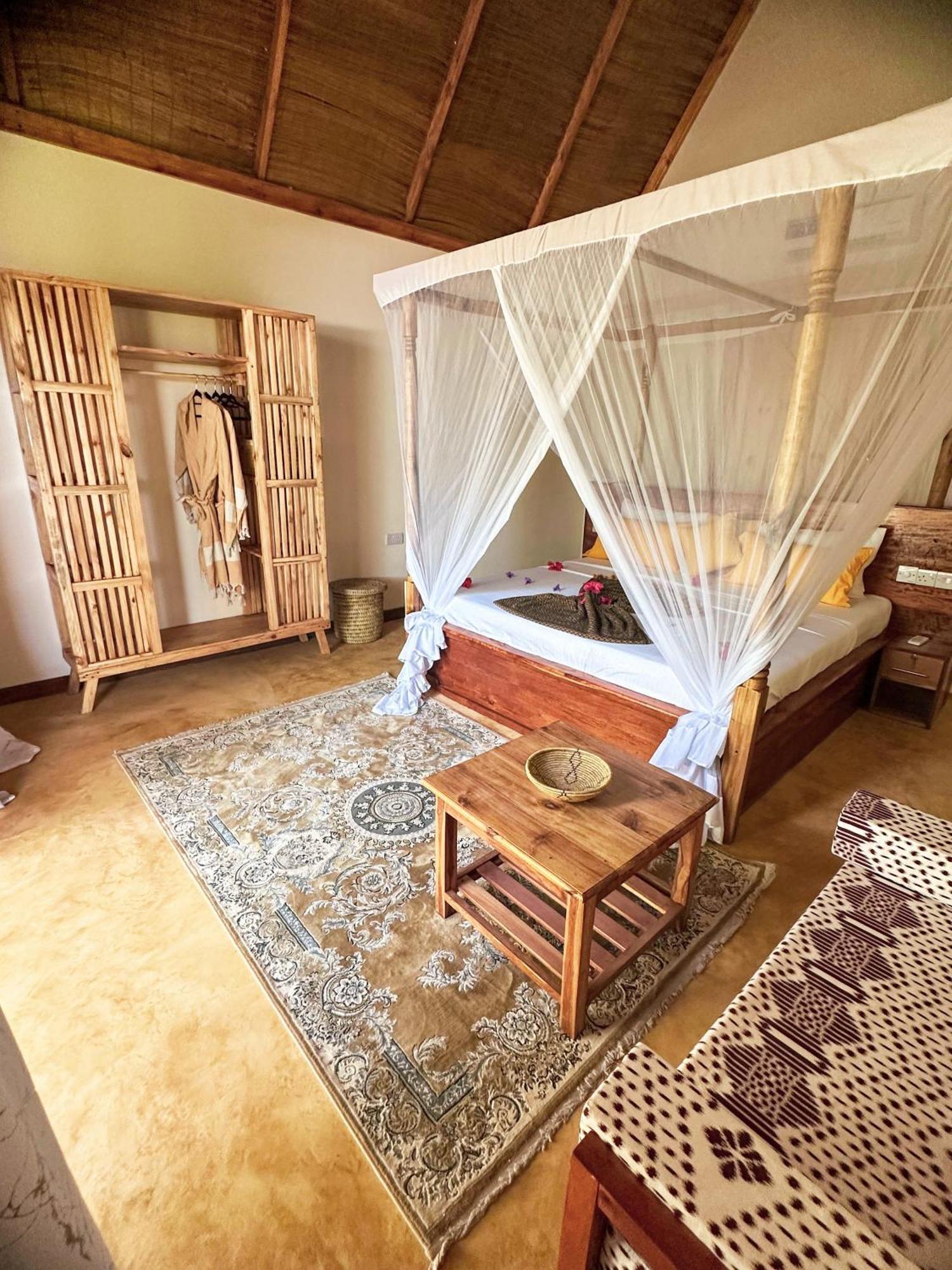 Kidoti Bay Hotel Buitenkant foto